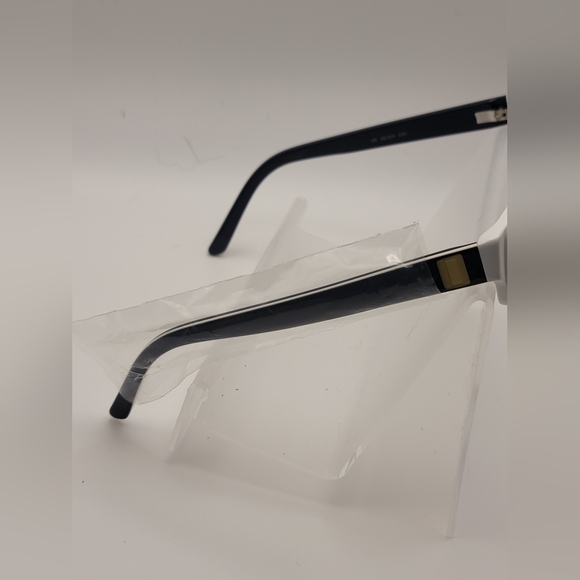 Gucci Glasses with Foldable Case - Picture 7 of 10